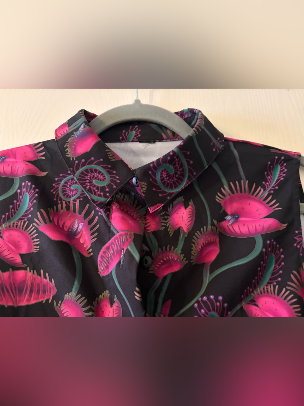 Fun Venus flytrap print blouse - Picture 5 of 6